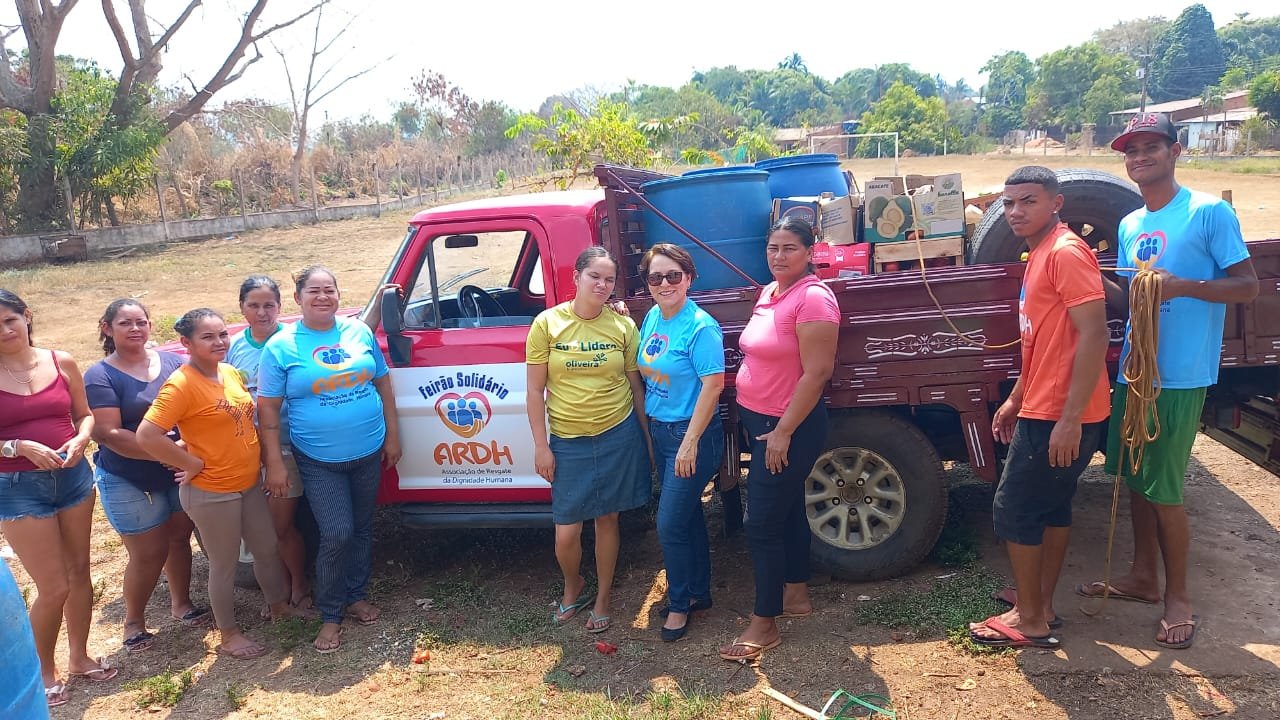 Equipe atuando no Feirão Solidário